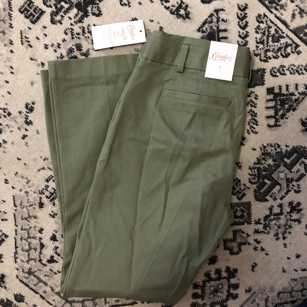 Women’s Olive Straight Capri